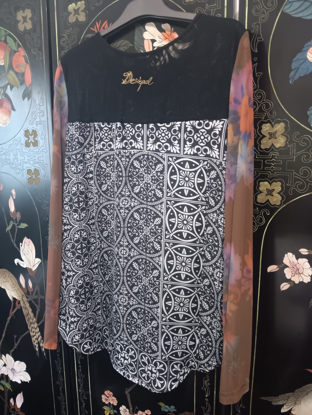 Desigual Black & White Mosaic Medallion Top with Sheer Sleeves - Picture 6 of 8